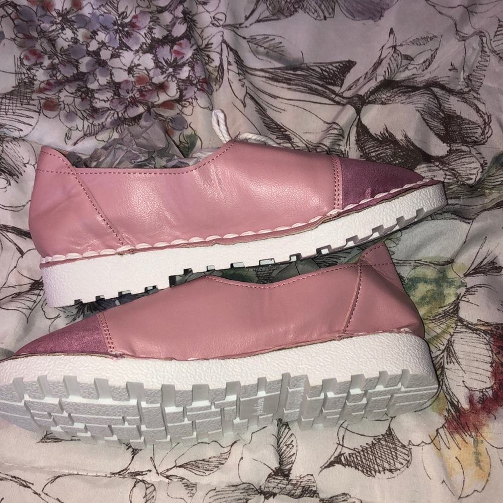 Shoes - Picture 6 of 6